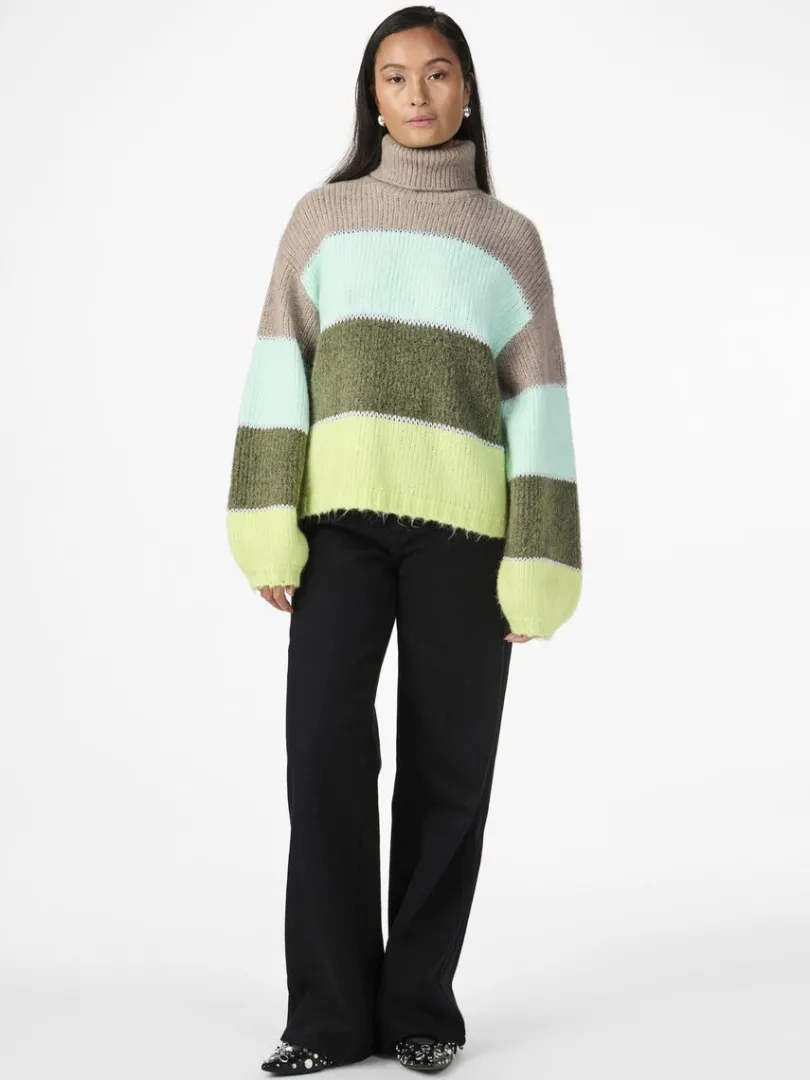 yaslico_rollkragenpullover_3.webp LICO ROLLKRAGENPULLOVER*YAS Fashion
