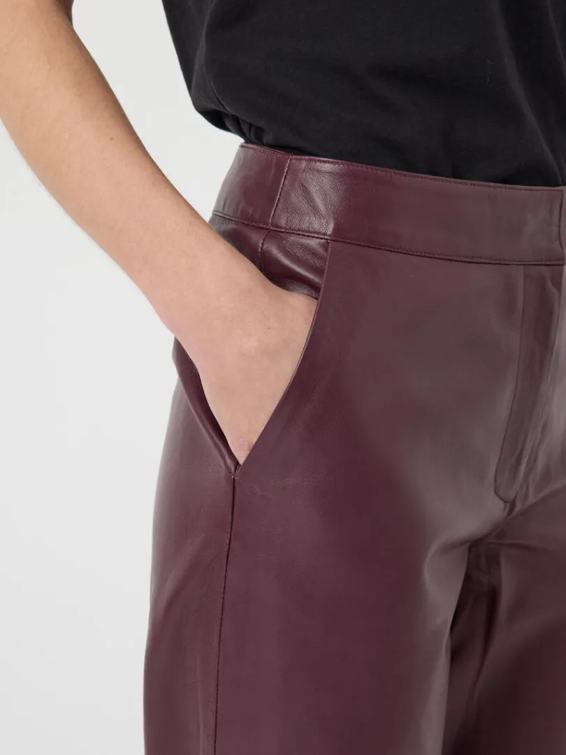 yasline_lederhose_2.webp LINE LEDERHOSE*YAS Hot
