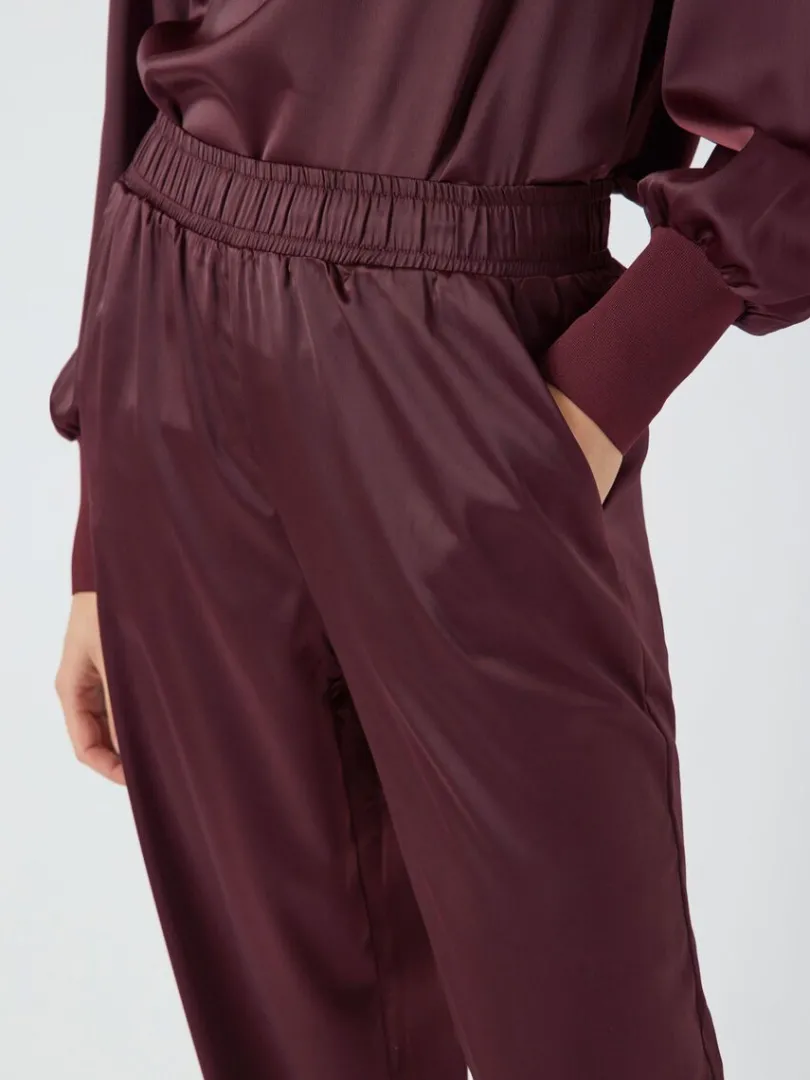 yaspelana_high_waist_hose_2.webp PELANA HIGH WAIST HOSE*YAS Flash Sale