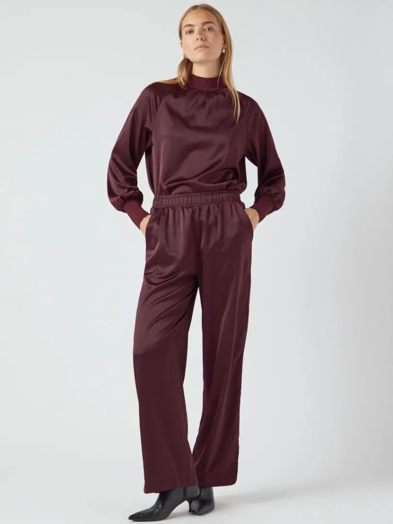yaspelana_high_waist_hose_3.webp PELANA HIGH WAIST HOSE*YAS Flash Sale