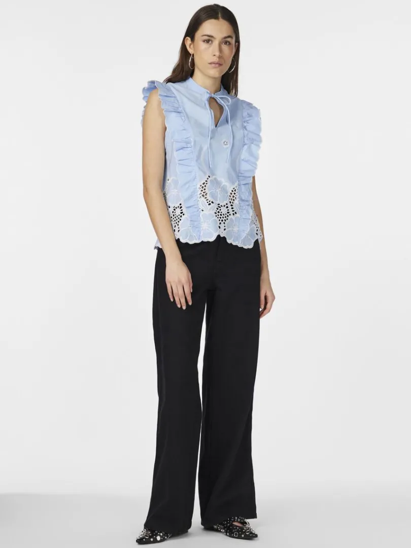 yassandra_oberteil_ohne_aumlrmel_3.webp SANDRA OBERTEIL OHNE ÄRMEL*YAS Discount